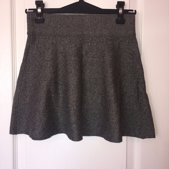 Aritzia Talula gray salt and pepper skirt - Picture 3 of 5